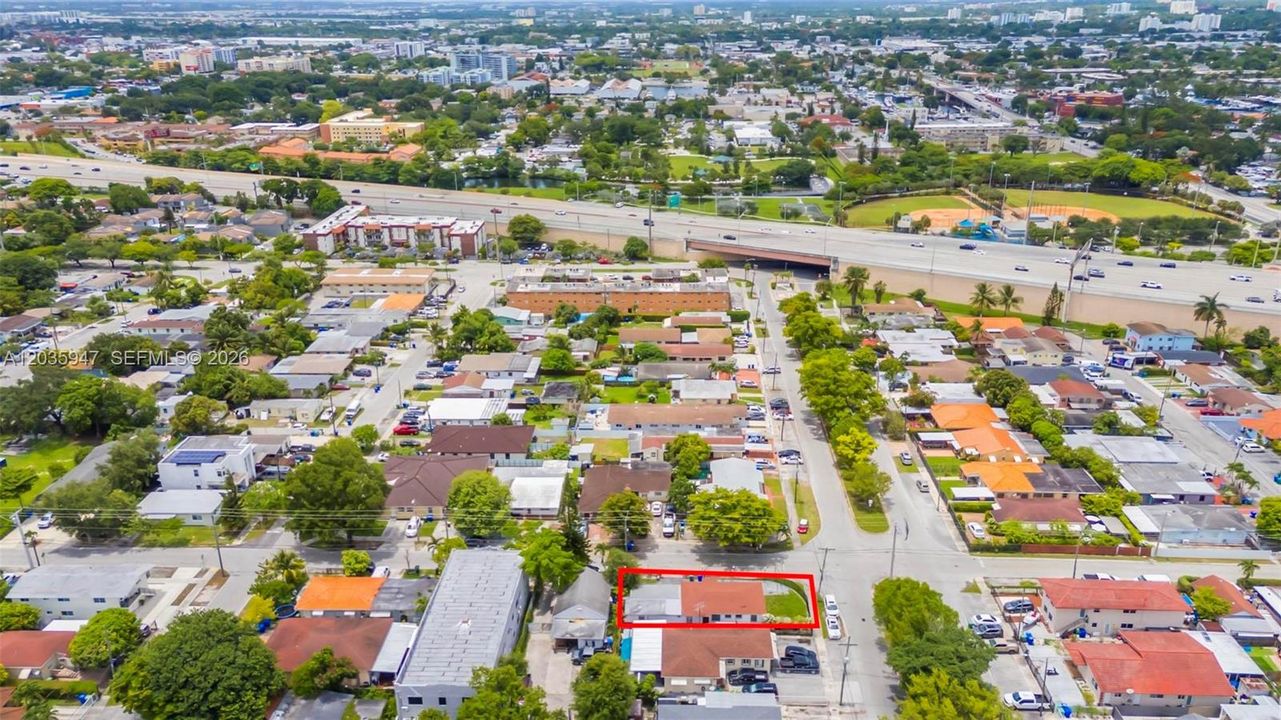 En Venta: $525,000 (4 camas, 3 baños, 1325 Pies cuadrados)