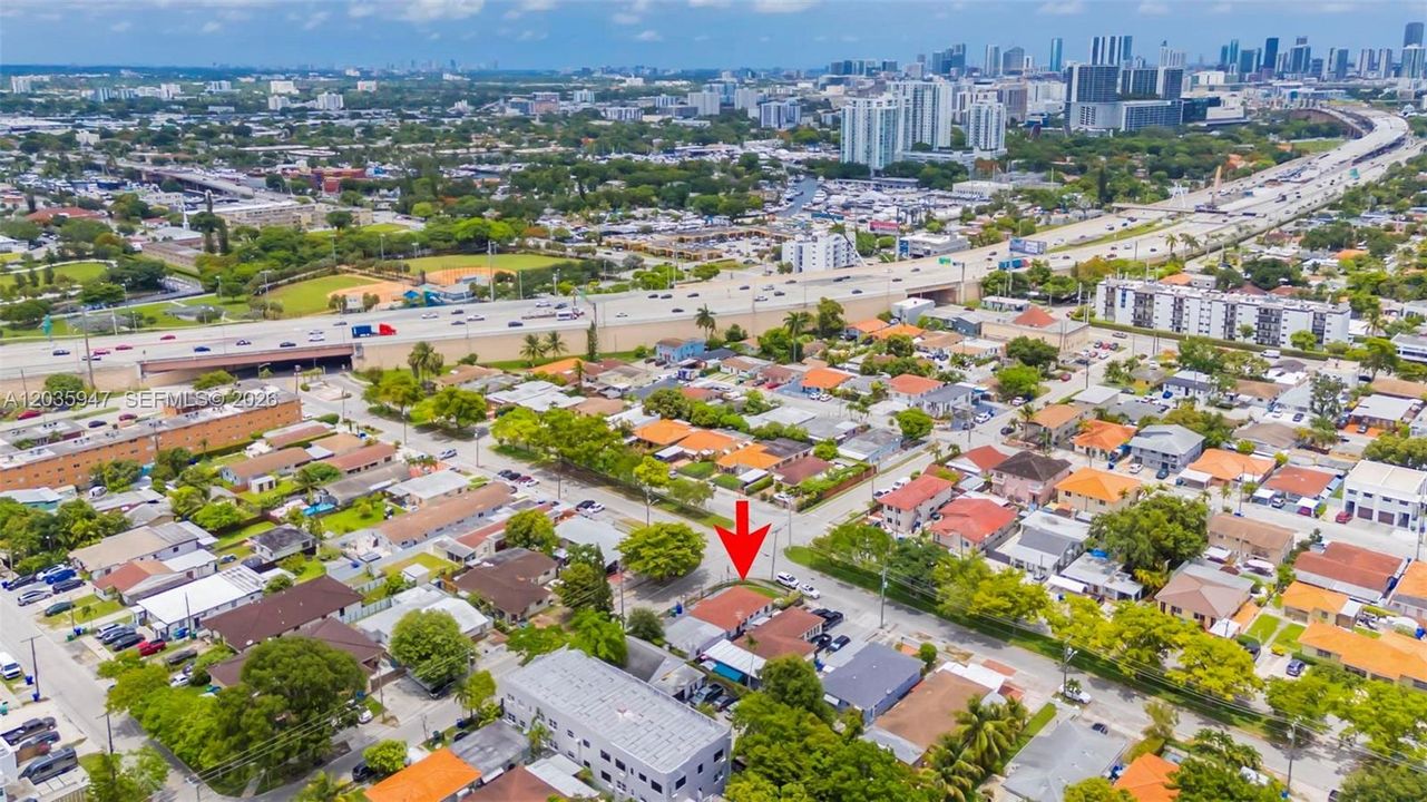 En Venta: $525,000 (4 camas, 3 baños, 1325 Pies cuadrados)