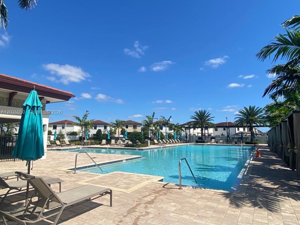For Rent: $3,250 (3 beds, 2 baths, 1650 Square Feet)