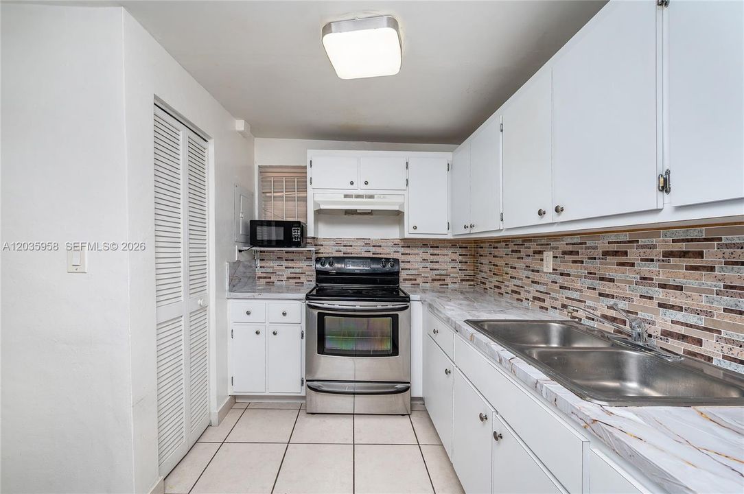 En Venta: $217,000 (2 camas, 1 baños, 998 Pies cuadrados)