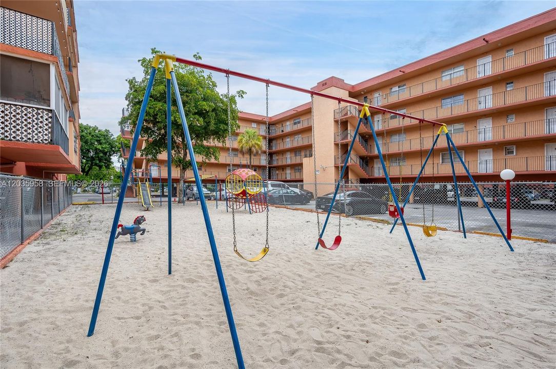 En Venta: $217,000 (2 camas, 1 baños, 998 Pies cuadrados)