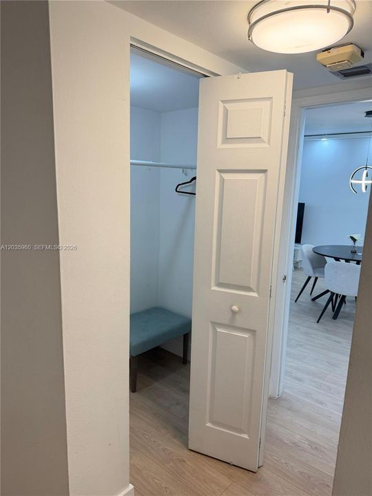 For Rent: $3,200 (1 beds, 1 baths, 1094 Square Feet)