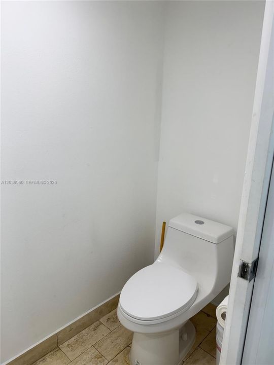 For Rent: $3,200 (1 beds, 1 baths, 1094 Square Feet)