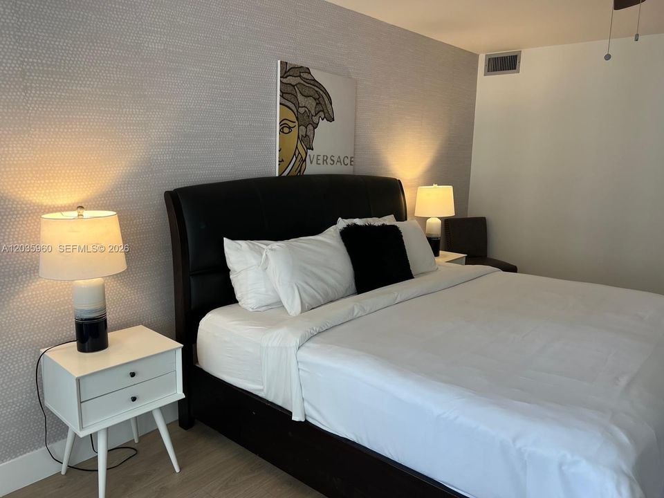 For Rent: $3,200 (1 beds, 1 baths, 1094 Square Feet)