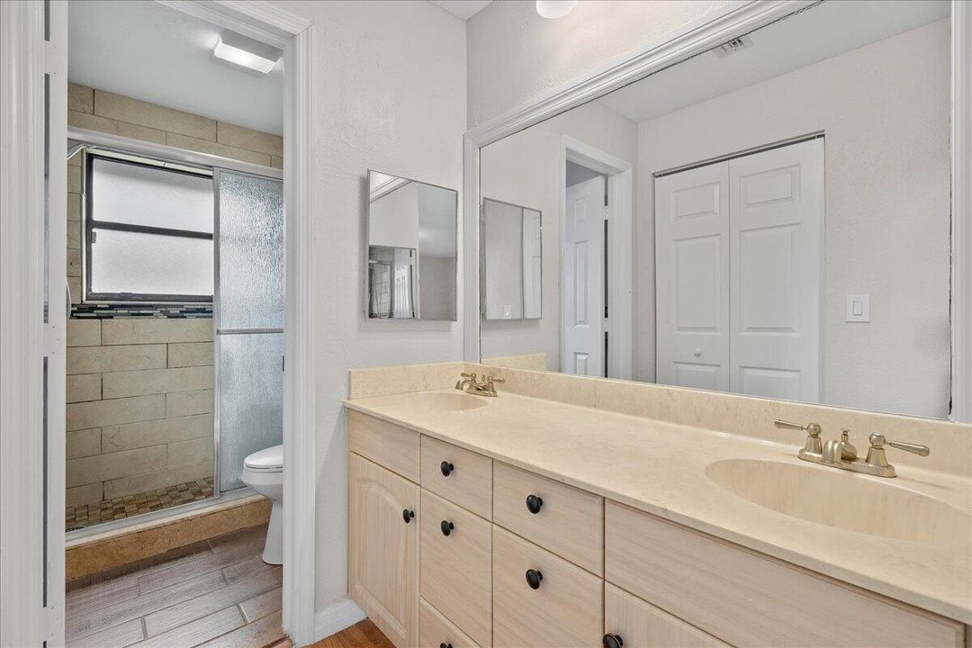 Primary Bedroom w/ Walk in Closet