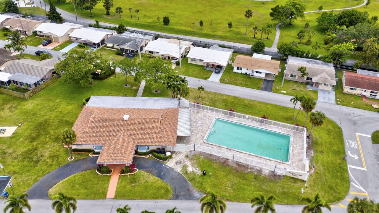 Clubhouse Ariel