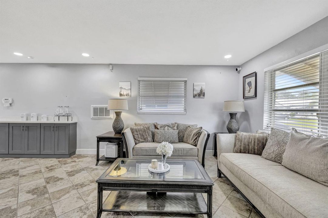 Living Rm (Center)