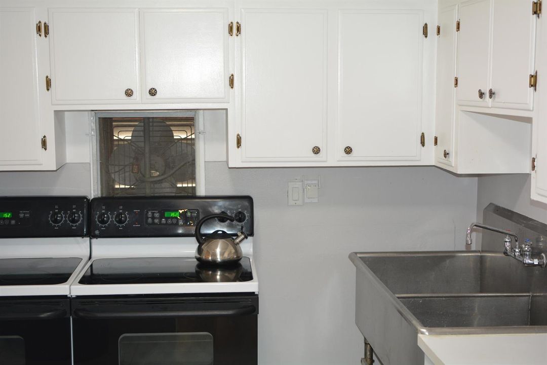 Clubhouse Kitchen (2)