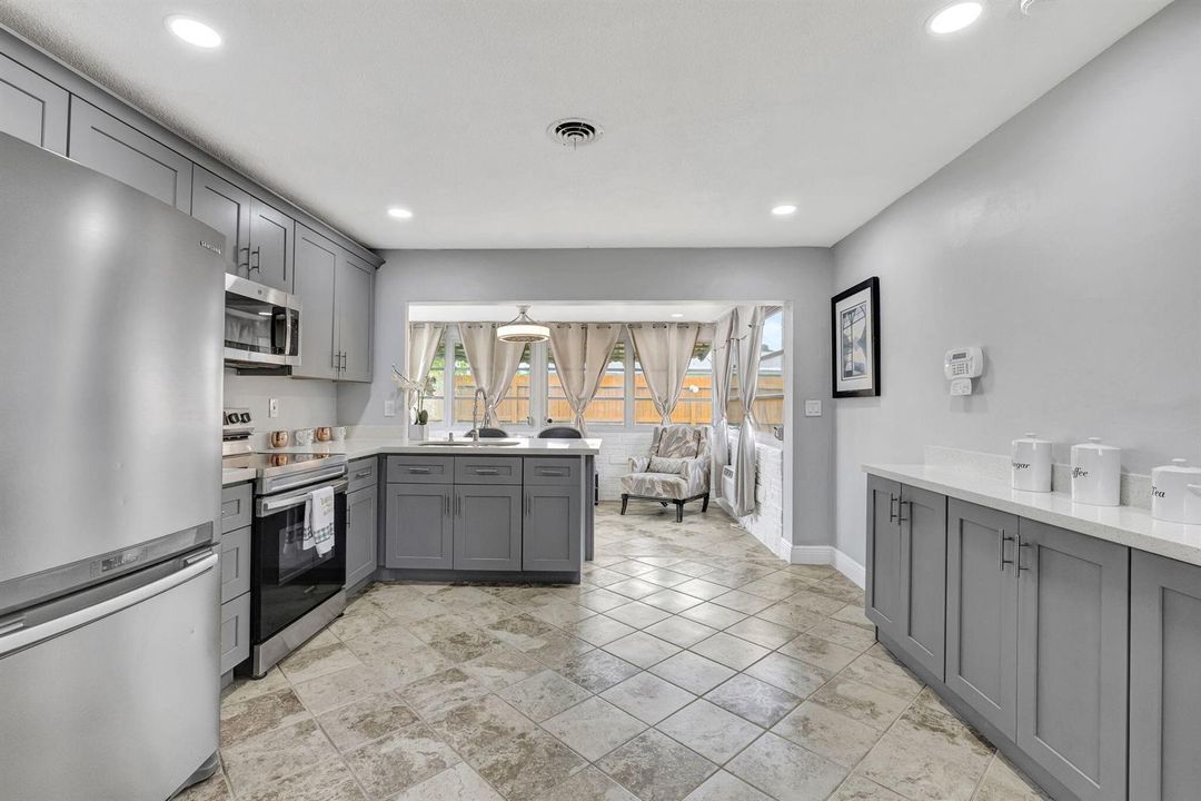 Kitchen to Florida Room