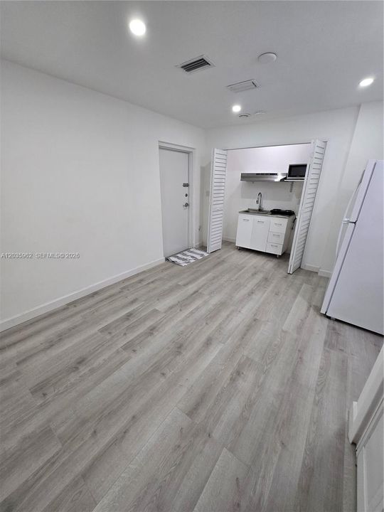 В аренду: $1,700 (1 спален, 1 ванн, 2338 Квадратных фут)
