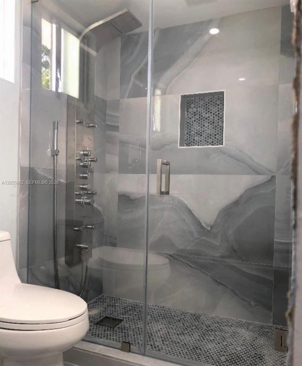 В аренду: $1,700 (1 спален, 1 ванн, 2338 Квадратных фут)