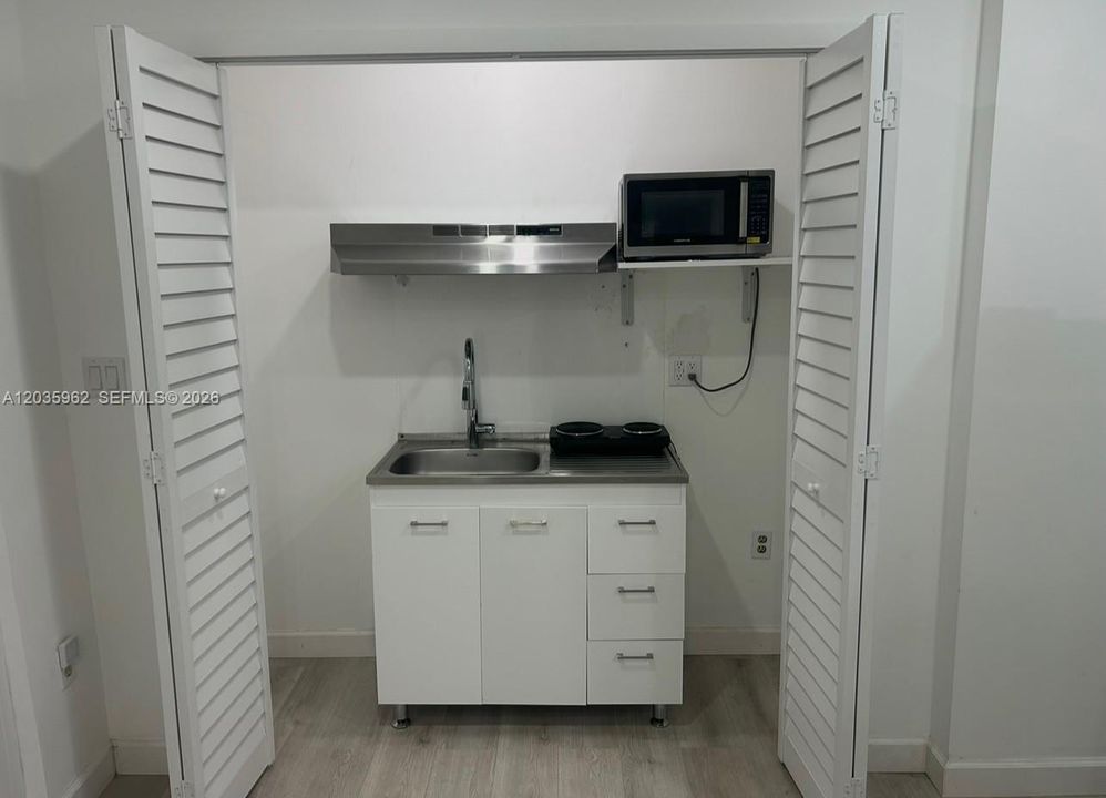 В аренду: $1,700 (1 спален, 1 ванн, 2338 Квадратных фут)