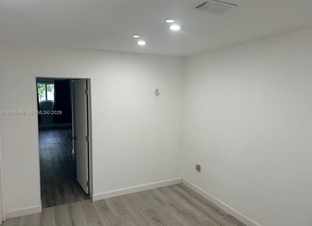 В аренду: $1,700 (1 спален, 1 ванн, 2338 Квадратных фут)
