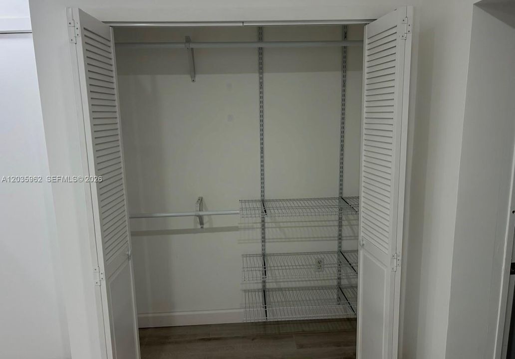 В аренду: $1,700 (1 спален, 1 ванн, 2338 Квадратных фут)