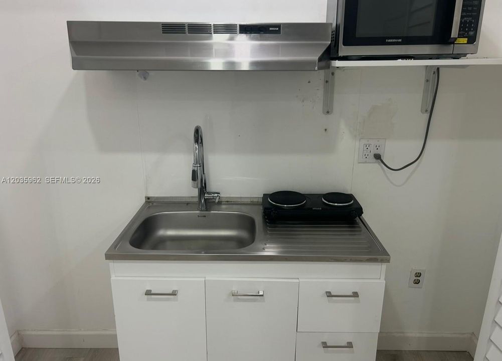 В аренду: $1,700 (1 спален, 1 ванн, 2338 Квадратных фут)