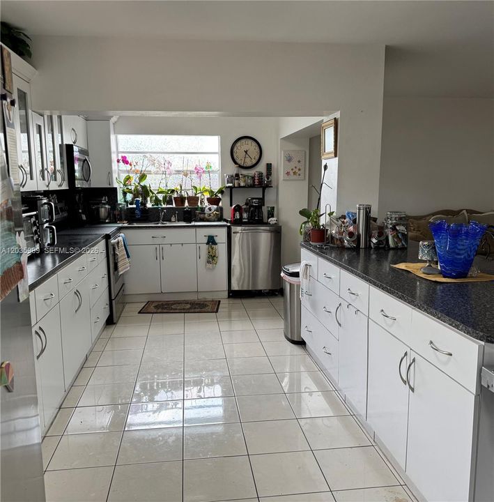 For Sale: $725,000 (3 beds, 2 baths, 1844 Square Feet)