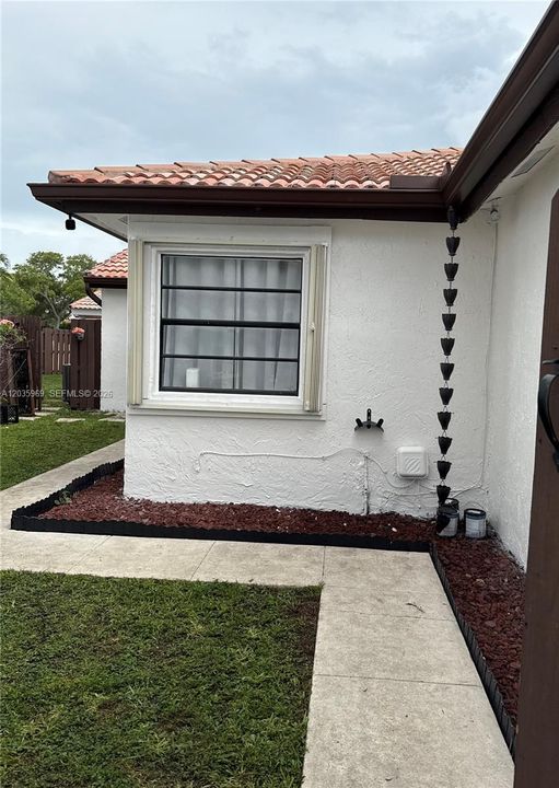 For Sale: $725,000 (3 beds, 2 baths, 1844 Square Feet)