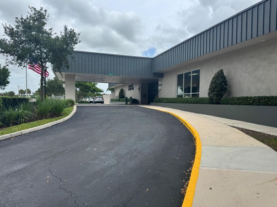 drive to clubhouse