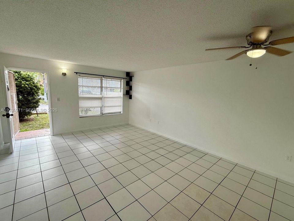 For Rent: $1,200 (0 beds, 0 baths, 440 Square Feet)