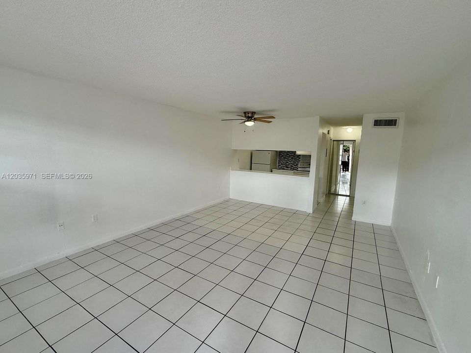 For Rent: $1,200 (0 beds, 0 baths, 440 Square Feet)
