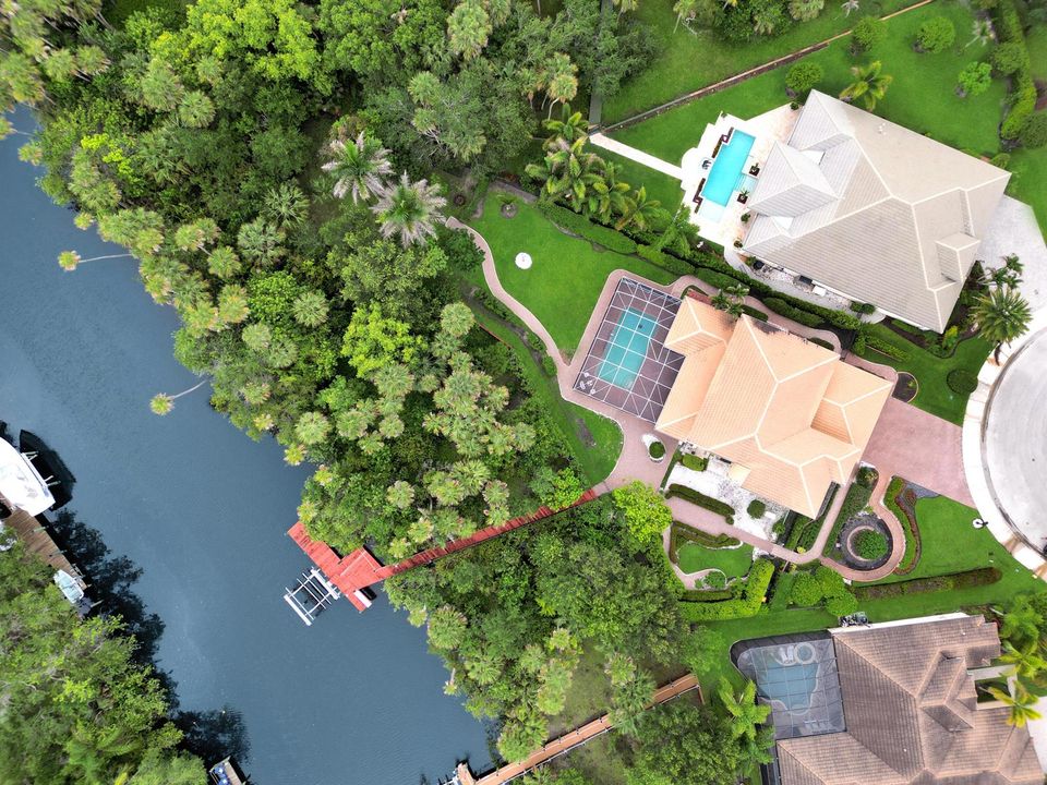 Overhead aerial low
