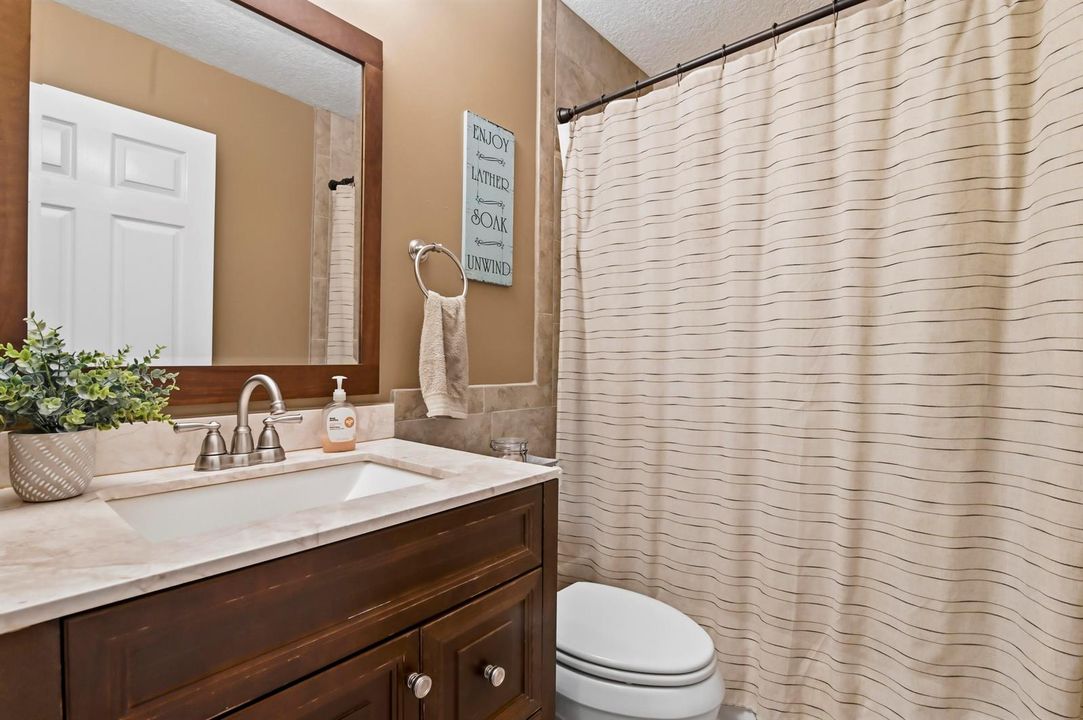 21 Bathroom 01