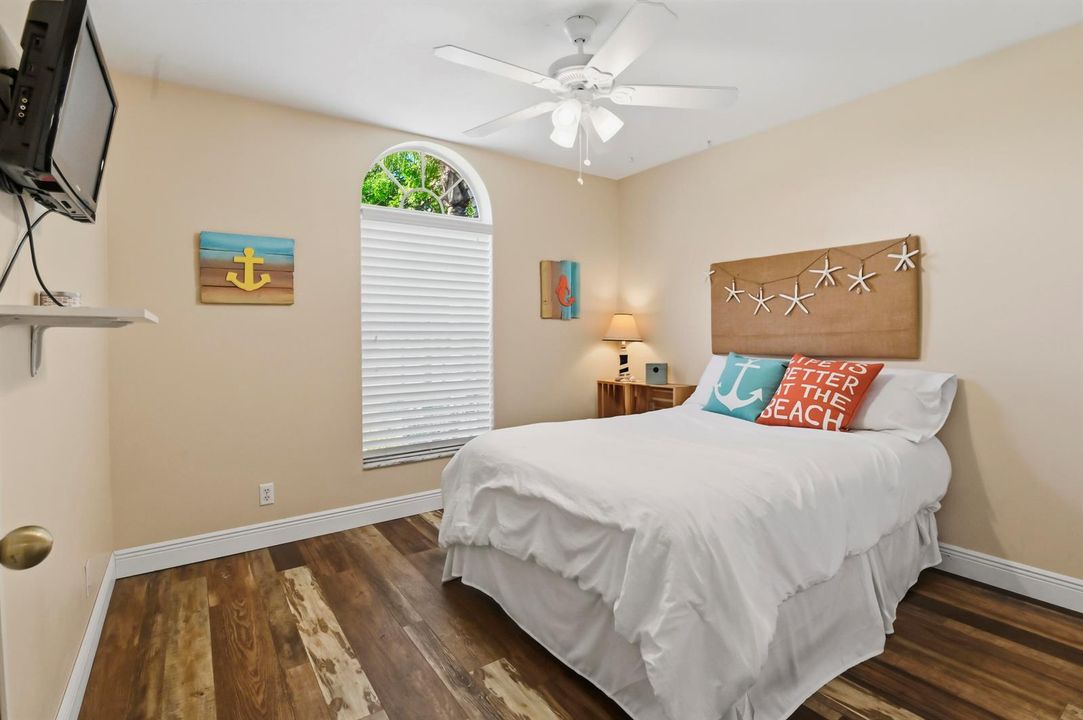 17 Bedroom 01
