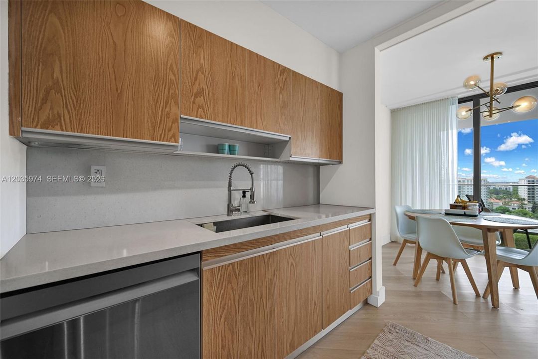 В аренду: $4,500 (2 спален, 2 ванн, 1522 Квадратных фут)