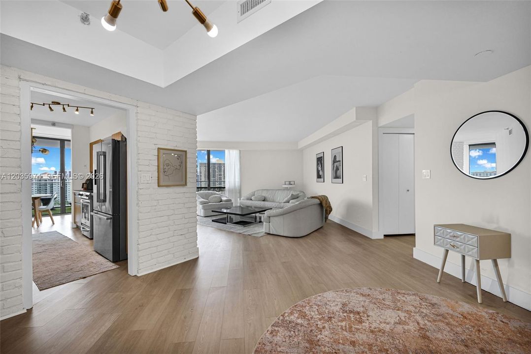 В аренду: $4,500 (2 спален, 2 ванн, 1522 Квадратных фут)