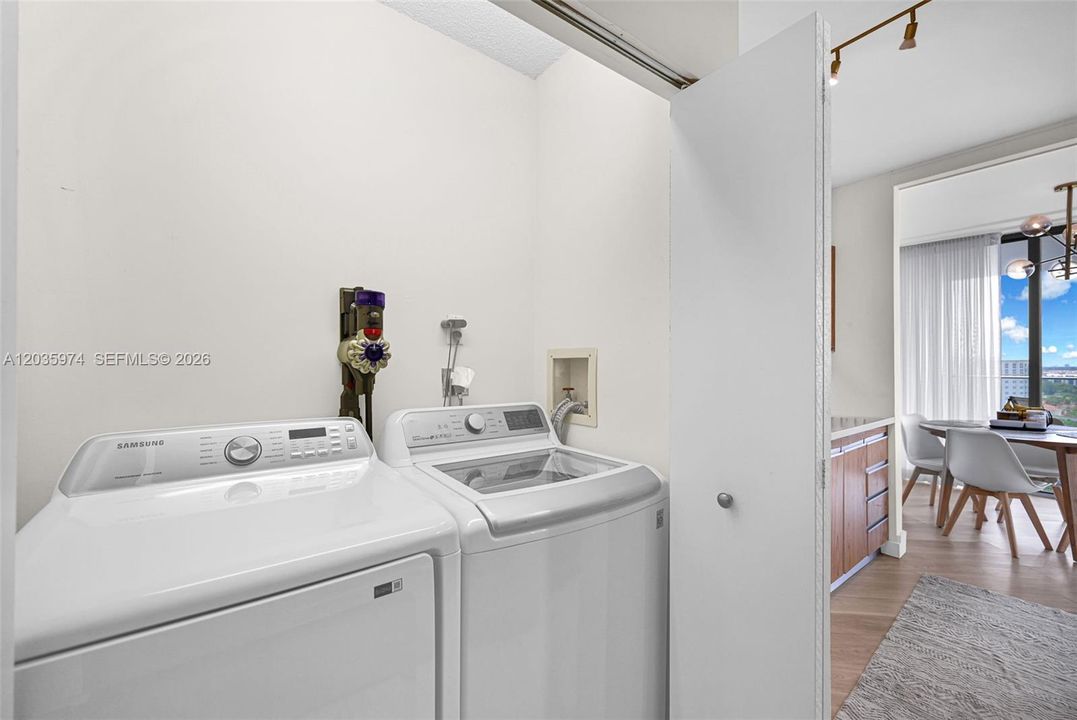 В аренду: $4,500 (2 спален, 2 ванн, 1522 Квадратных фут)