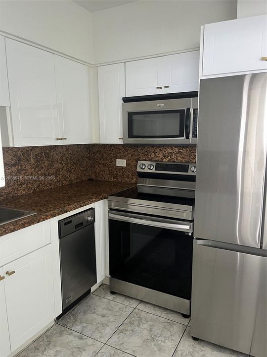 В аренду: $2,900 (2 спален, 2 ванн, 1020 Квадратных фут)