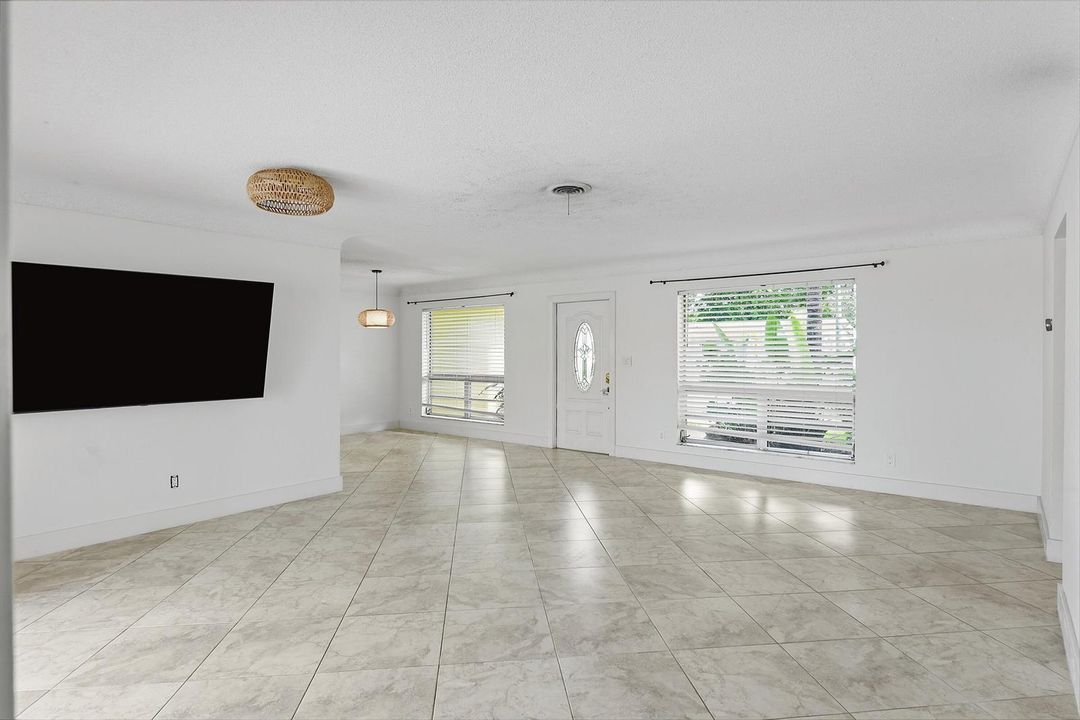 025-018-1460 NE 55th St Ryan-4200x2804