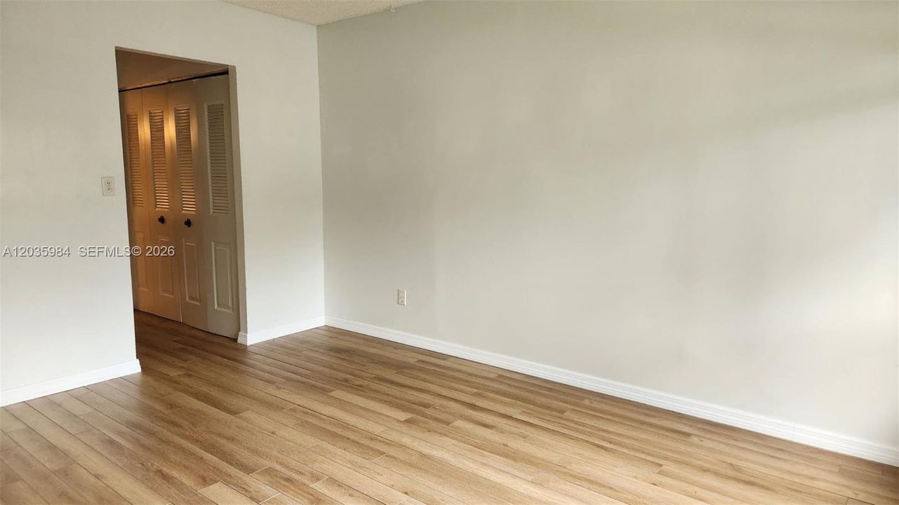 Activo con contrato: $2,000 (2 camas, 2 baños, 884 Pies cuadrados)