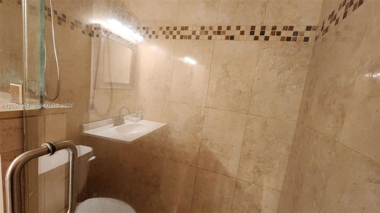 Activo con contrato: $2,000 (2 camas, 2 baños, 884 Pies cuadrados)