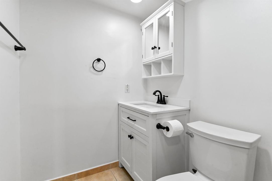 19 bathroom 03