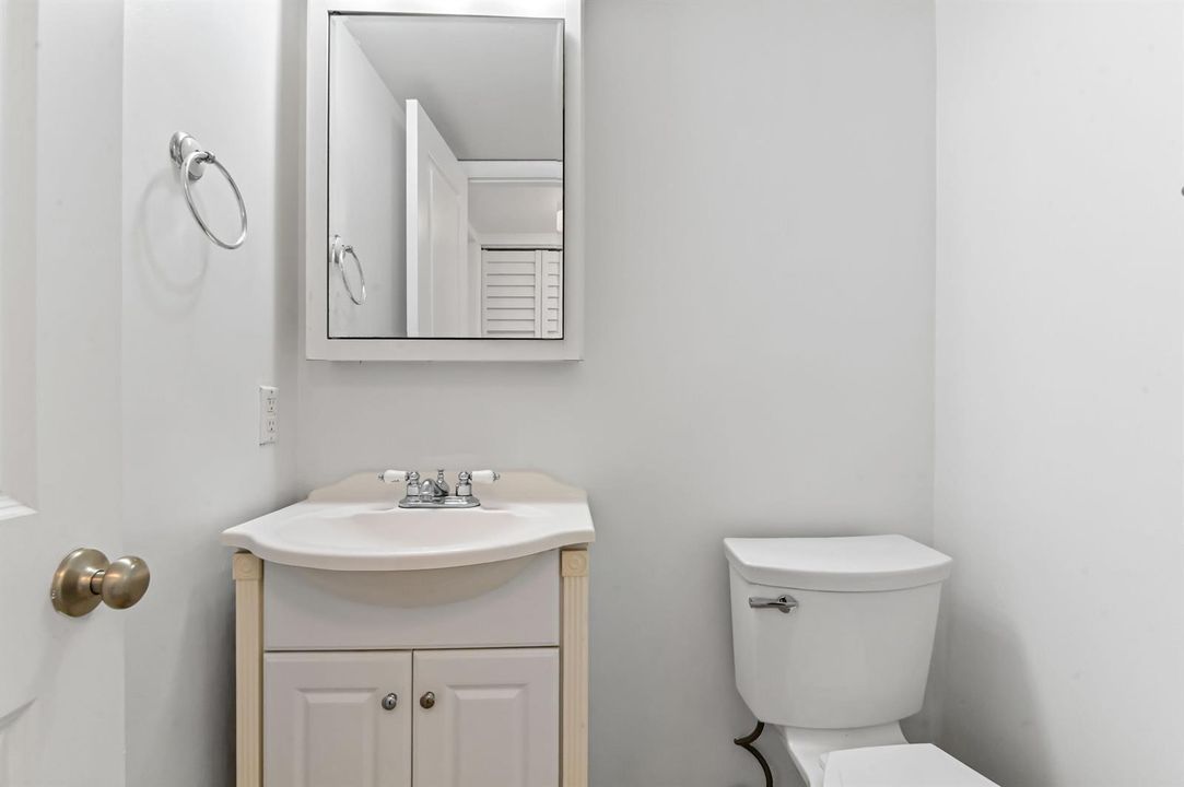 12 bathroom 01