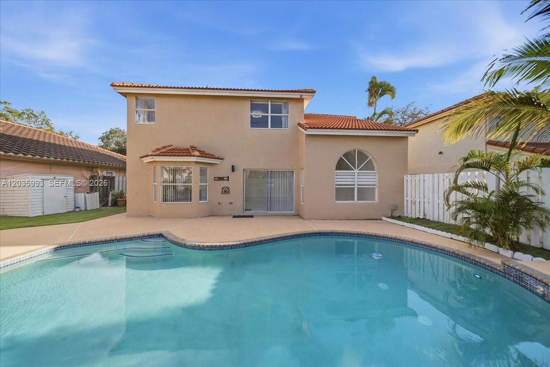 En Venta: $679,900 (4 camas, 2 baños, 1847 Pies cuadrados)