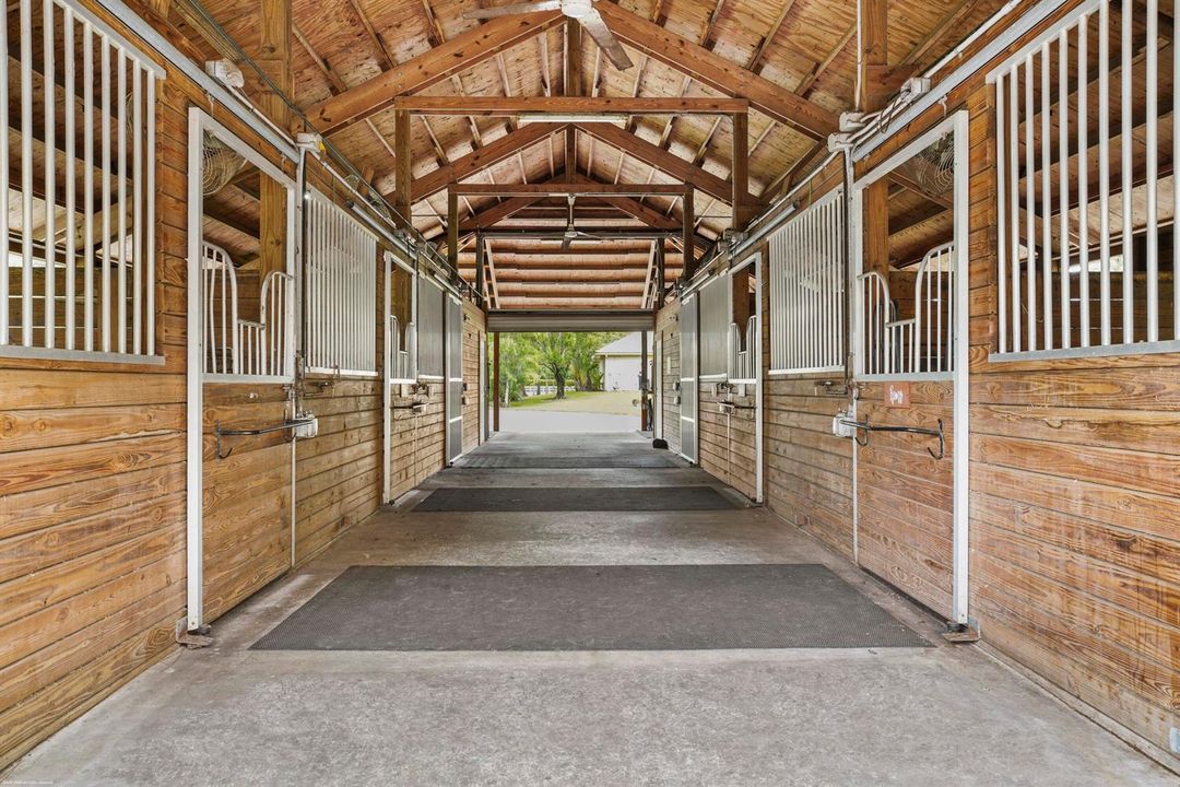 Center Isle Barn #1