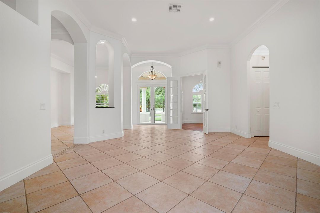 Main Entry/Formal Living Room