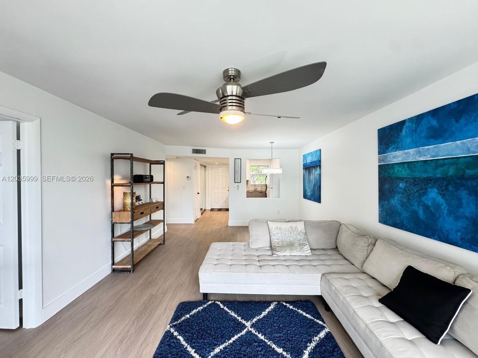 В аренду: $1,900 (2 спален, 2 ванн, 850 Квадратных фут)