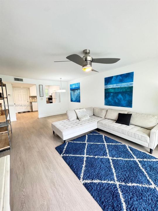 В аренду: $1,900 (2 спален, 2 ванн, 850 Квадратных фут)