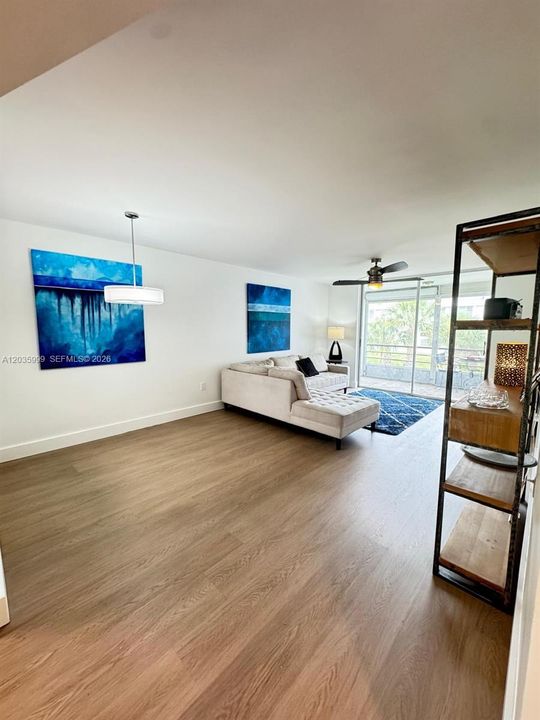 В аренду: $1,900 (2 спален, 2 ванн, 850 Квадратных фут)