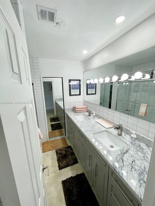 For Rent: $7,499 (4 beds, 3 baths, 2830 Square Feet)