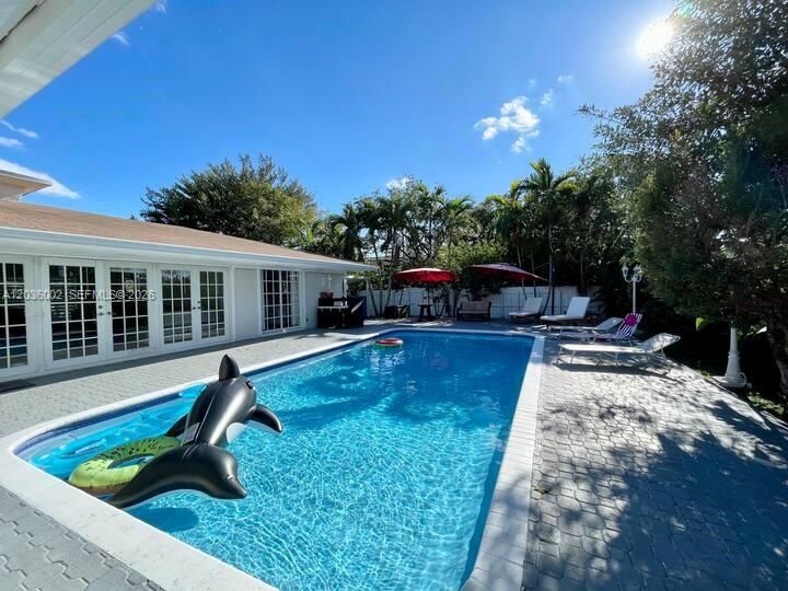 For Rent: $7,499 (4 beds, 3 baths, 2830 Square Feet)