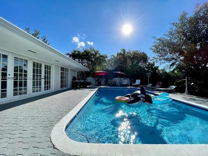 For Rent: $7,499 (4 beds, 3 baths, 2830 Square Feet)