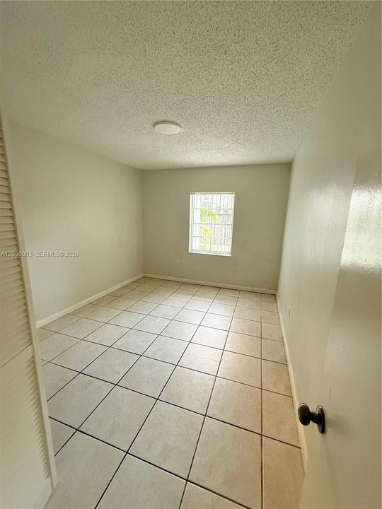 For Sale: $335,000 (2 beds, 2 baths, 998 Square Feet)