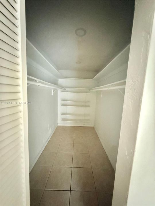 For Sale: $335,000 (2 beds, 2 baths, 998 Square Feet)
