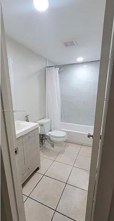 For Sale: $335,000 (2 beds, 2 baths, 998 Square Feet)