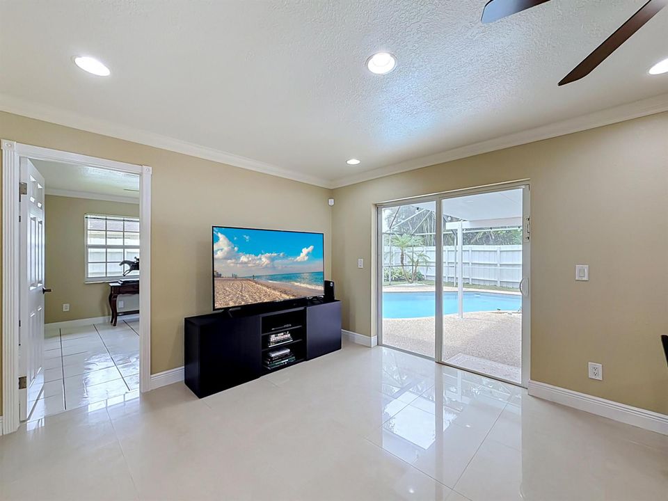 851 E Plantation Circle-38