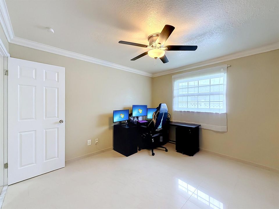 851 E Plantation Circle-64